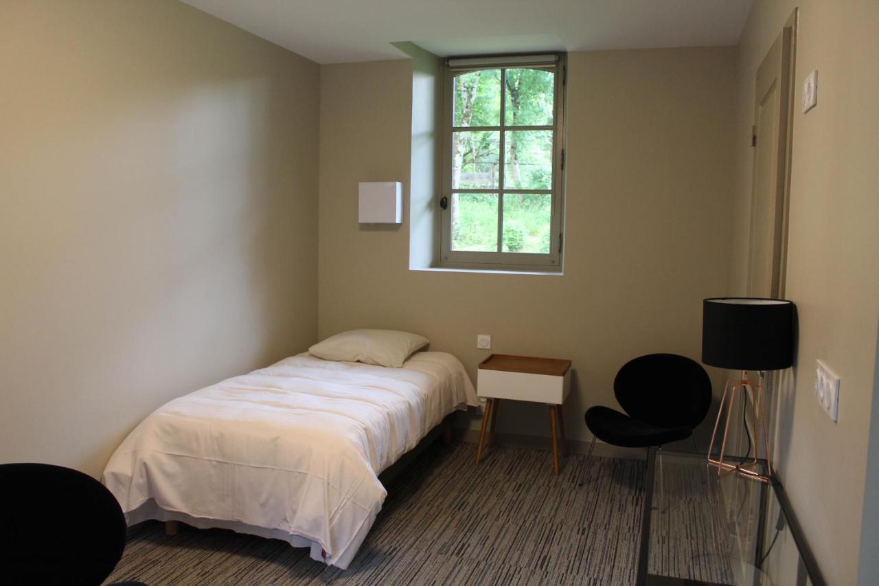 Echologia Hotel Louverné Екстериор снимка