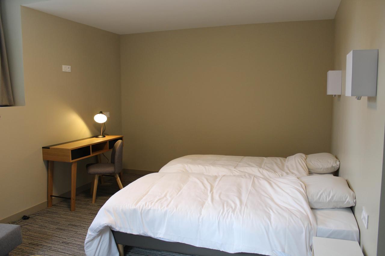 Echologia Hotel Louverné Екстериор снимка
