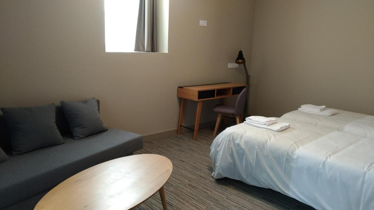 Echologia Hotel Louverné Екстериор снимка