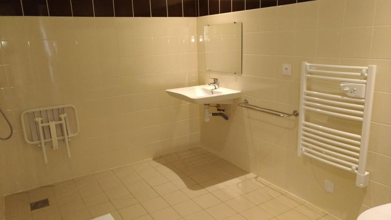 Echologia Hotel Louverné Екстериор снимка