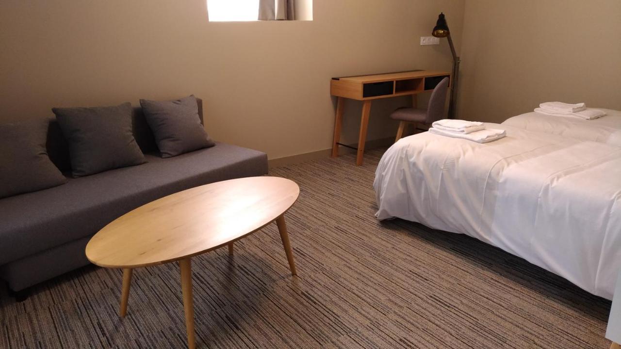 Echologia Hotel Louverné Екстериор снимка